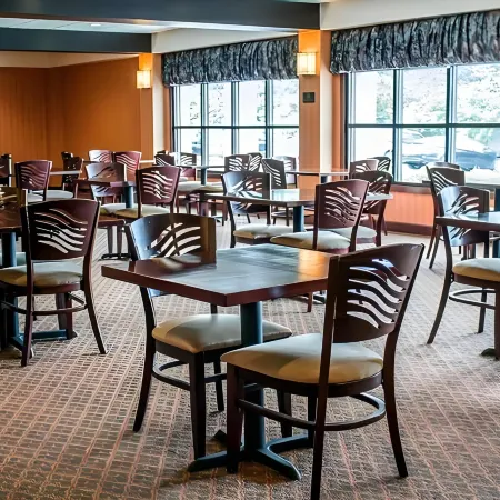 Norwood Inn & Suites Milwaukee