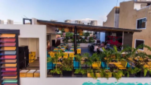 Nomads Hotel, Hostel & Rooftop Pool Cancun