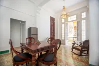 Colonial Apartment 2 balconies