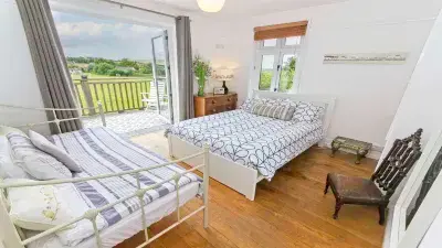 Bagend |Sleeps 14 | Hot Tub* | Balcony & Ping Pong