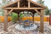 Family/Pet Friendly - Hot Tub - TESLA Charger