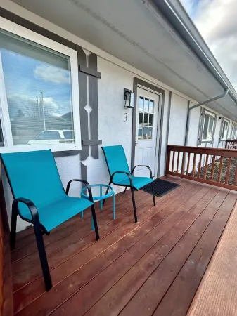 SilverStrike Condos Unit 3 Relaxing Porch, Central Location, Washer/Dryer. Отели в г. Келлогг