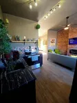 Stylish Pet-Friendly 1BR Studio with fenced in back yard, private parking, WIFI