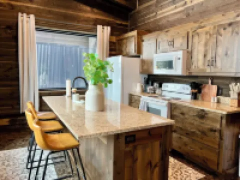 The Cozy Cove-Updated Cabin-Island Park