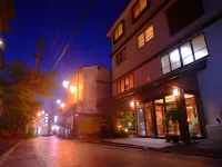 渋温泉　春欄の宿　さかえや SNOW MONKEY RESORTS INFO & GIFT SHOP周辺のホテル