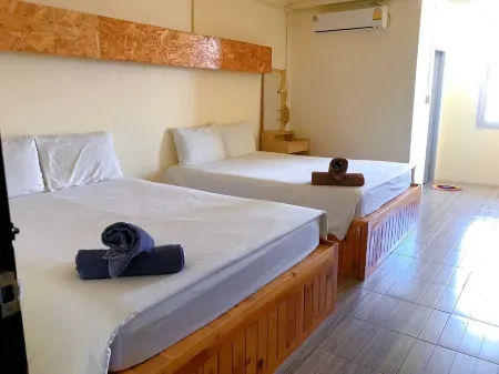 Sea Blue Cha-am Отели рядом с достопримечательностью «Suwanmas Mongkol Temple»