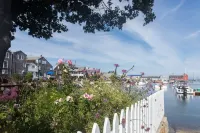 Brackett Cottage Hotels in Marblehead