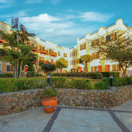Falcon Naama Star Hotel Отели рядом с достопримечательностью «Залив Наама»