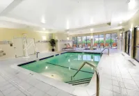 Courtyard by Marriott Salisbury - Swimmingpools