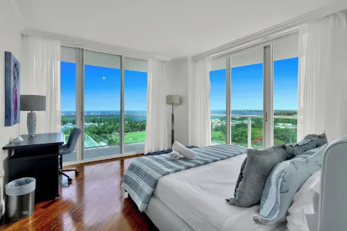 SF Tropical Paradise - Spacious 3/3