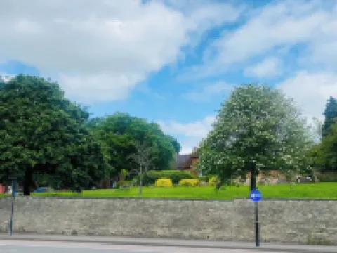 2 Bed Town Centre Nr Theatre Free Park Wi-Fi & Garden Hotels in Aylesbury