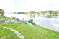 The Chicken Coop a Modern Riverfront Oasis 908