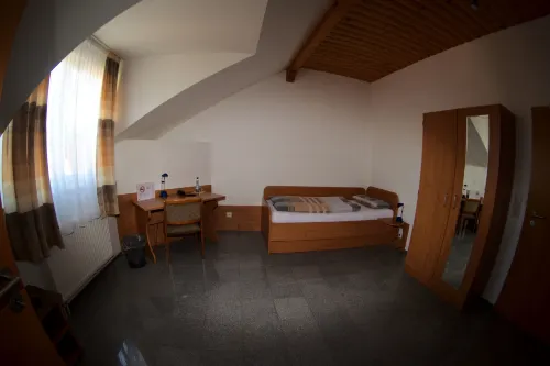 Messe-Hotel Waldruhe Hotels in Giesen