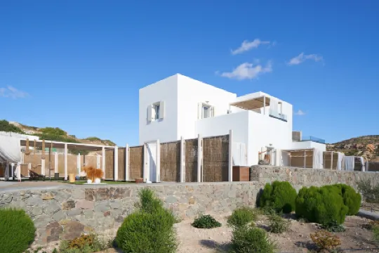 Volcano Luxury Suites Milos - Adults Only