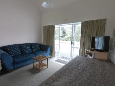 Castle Court Motel Hotels in Warkworth