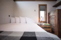 Bay Point Landing Hotels in 