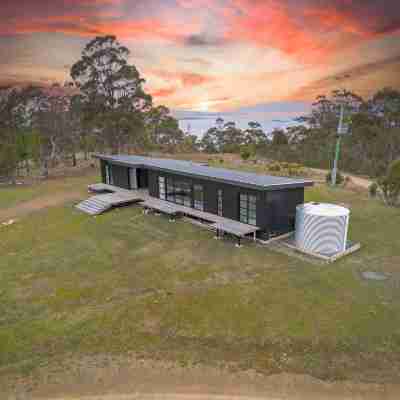 The Outlook on Mount Louis – 2 Bedroom Hotel Exterior