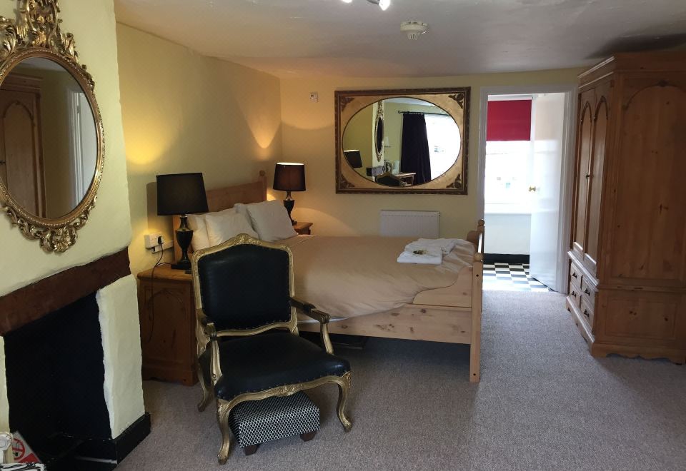 2. 롱스 호텔 & ..