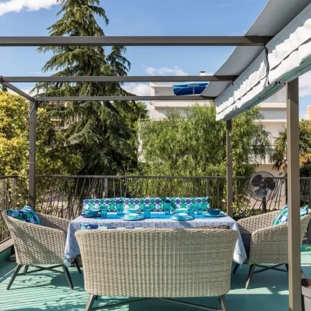Sleeps 8 Pet Friendly Garden & Roof Terrace