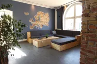 Blue Doors Hostel Ktv