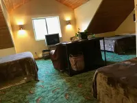 Twin Peaks Lodge and RV Park Hotels in Bear Creek