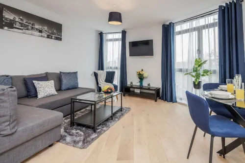 Watford Cassio Deluxe - Modernview Serviced Accommodation - bar