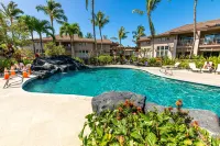 Stylish Villa with Pool Access - Pools