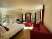 Logis Hotel du Parc فنادق في Lesmenils