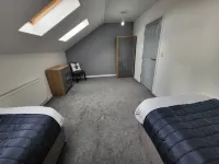 4 Bedroom Home Tameside GRT Manchester Sleeps 7