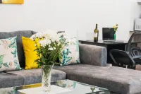 โมเดิร์นลิฟวิ่ง 1 BR - ยิม & สระว่ายน้ำ - ใกล้ YAYA