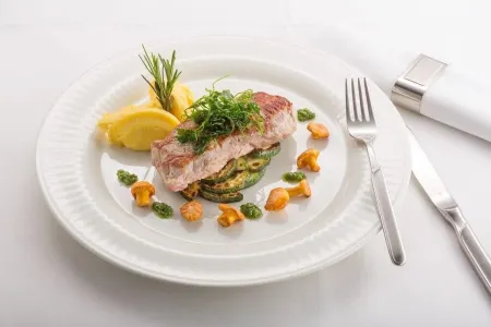 Landidyll Hotel Lamm Отели в г. Мюлаккер