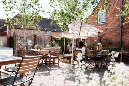 Bel and the Dragon-Kingsclere Отели в г. Бейсингсток энд Дин Дистрикт