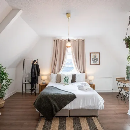 Phénix Central - Huge 3 Bed Apt.