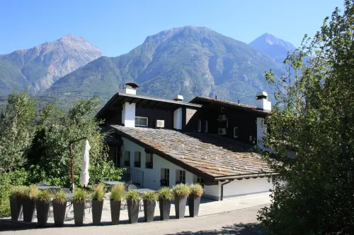 Hotel Village Hotels in Quart