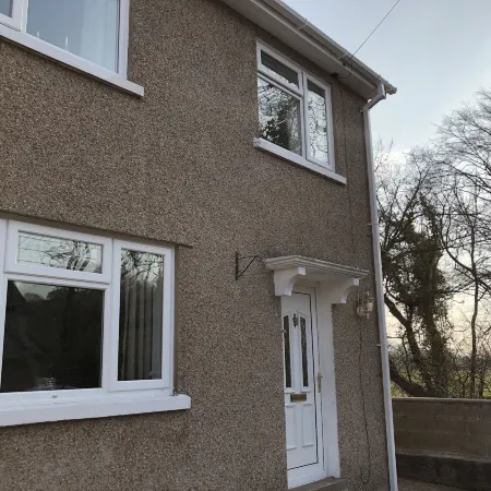 3 Bed House - Sleeps 6 - Parking - Garden - WIfi