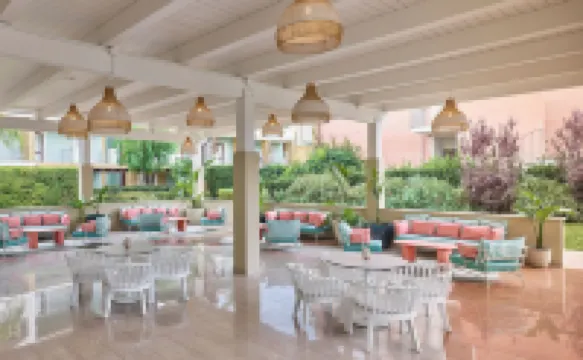 Serenusa Resort