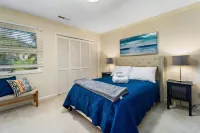 Beautifully Decorated Home Close to Everything