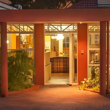 Broadway Guesthouse Отели рядом с достопримечательностью «Торговый центр N1 City»
