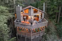 Cozy Treehouse with Lake View of Lake Arrowhead - 5 min from Village and Skypark Hotels near Rim of the World Hwy