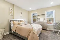 Stylish, Fun and Cozy  | Pool table, Dart board and Parking Hotels in Camden