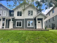 408 Entire 3 Bedroom Townhouse