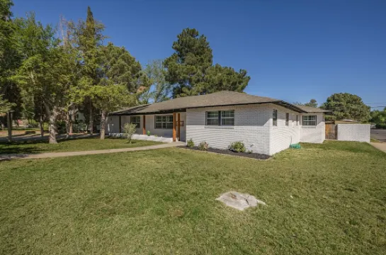 Right At Home-Old Midland Living with massive yard