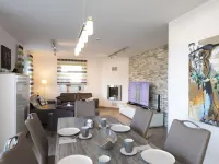 Villa Paradiso, outdoor whirlpool and sauna for exclusive use, 100m to the lake 烏特格翰酒店