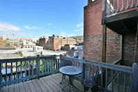 Breathtaking Spacious PGH Skyline Loft On Carson Street