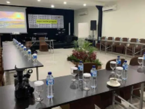 Wise Hotel Tomohon Hotels in Tomohon