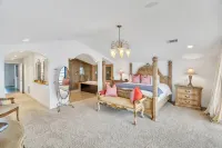 Heated Pool and Stunning Marina Views - Serene Lakefront Oasis