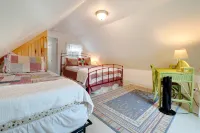 Dock, Kayaks and Stunning Views - Charming Lakeside Escape Hotels in Limerick