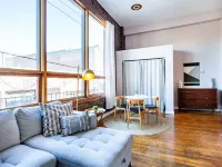 Heart of Historic Downtown with Smart TV and Kitchen - Gorgeous Urban Loft Hotels in Knox County