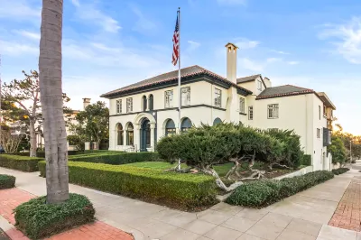 Elegant Luxury Retreat with Panoramic Ocean Views - Historic Masterpiece Hotels in 