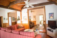 Classic Style Sullivan's Island house - Very Charming! 1 block to beach & walk to fabulous dining!